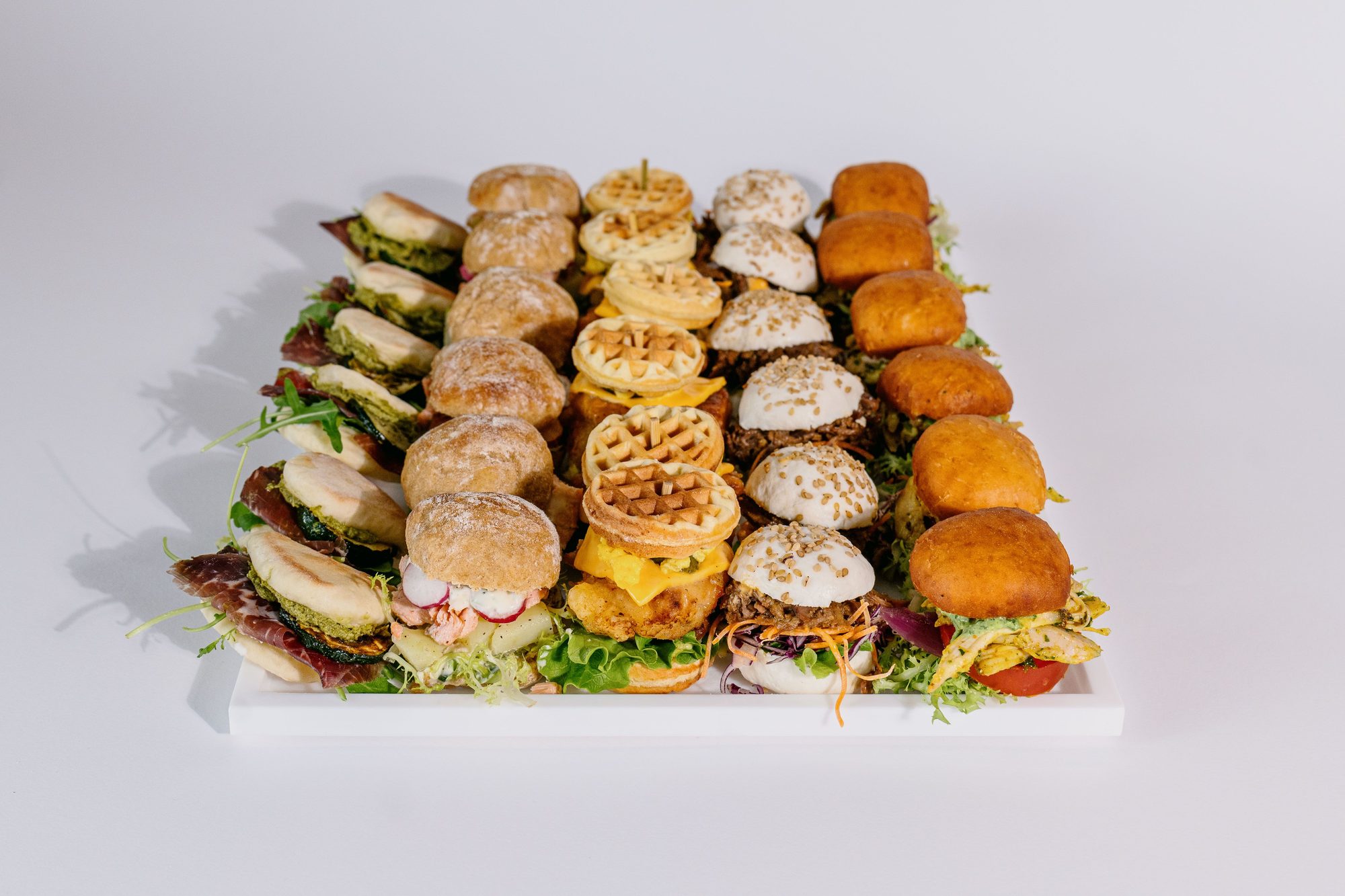 Plateau de mini burgers et gaufres salées Maison Gourmande