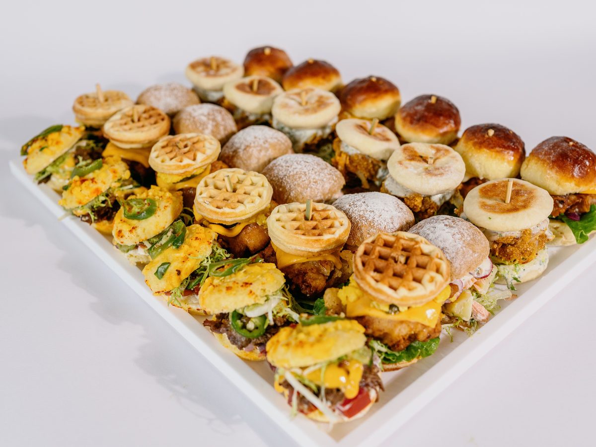Plateau de mignardises salées pour une réception d’entreprise